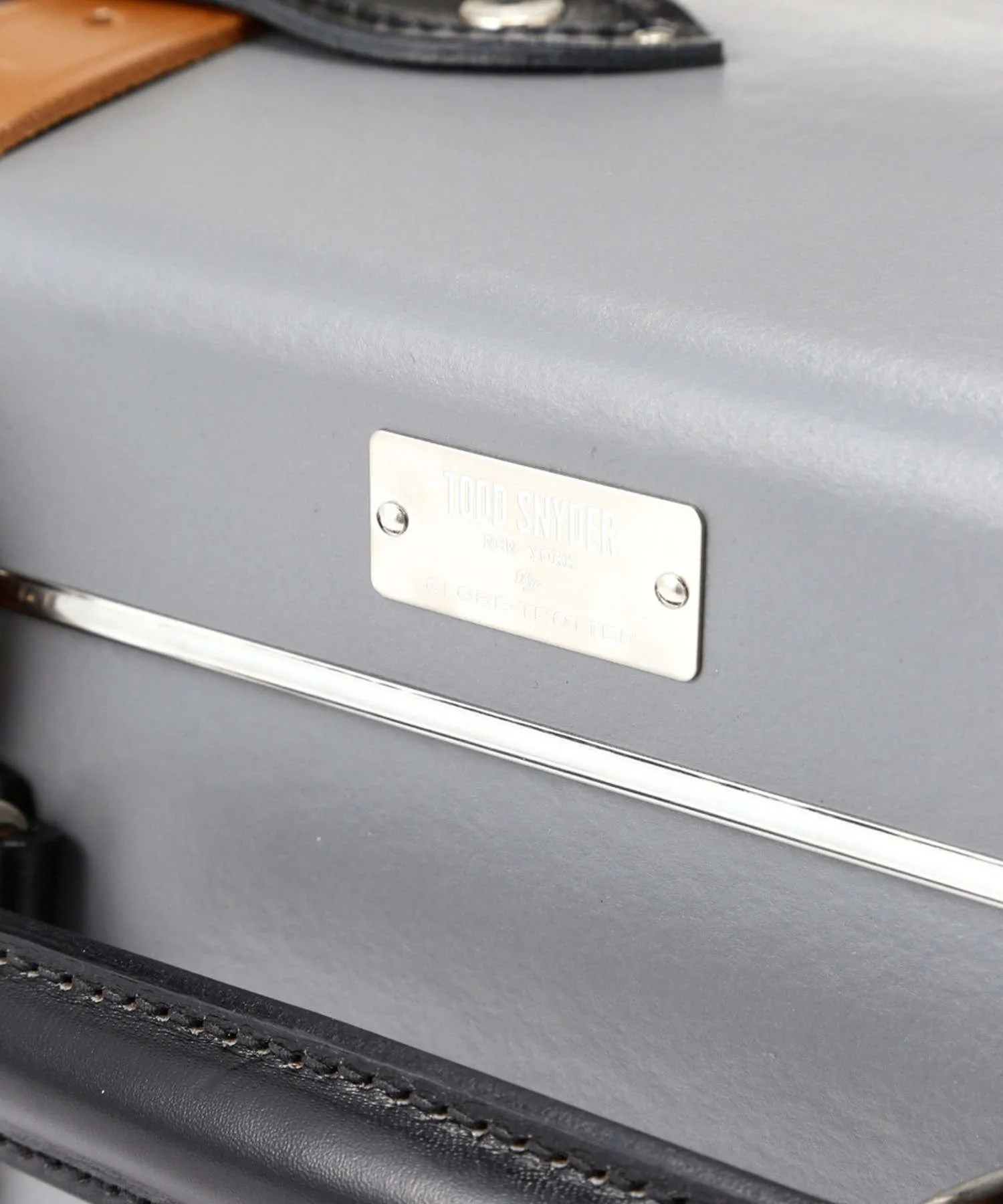 Globe-Trotter X Todd Snyder 21" Suitcase in Grey