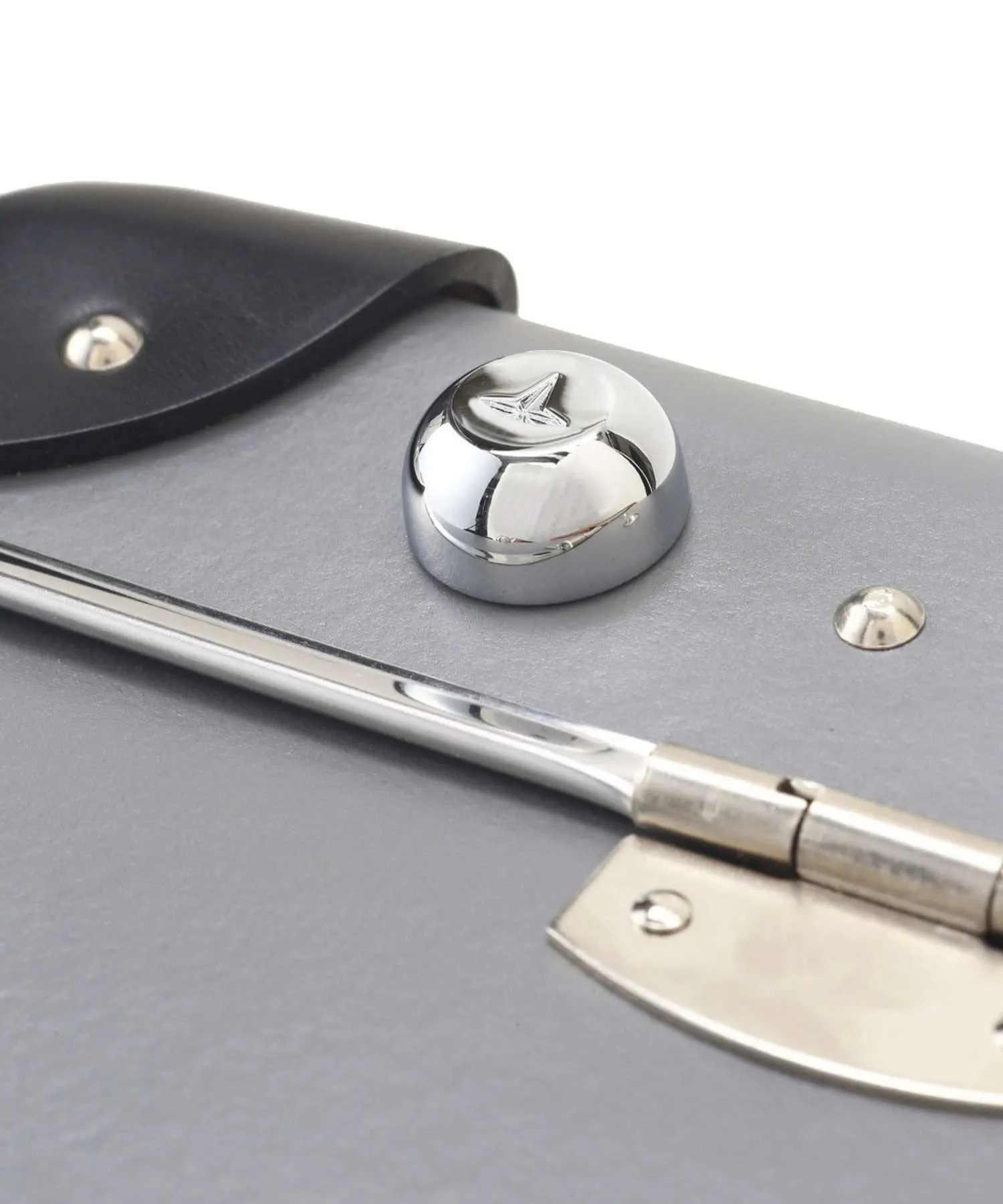 Globe-Trotter X Todd Snyder 21" Suitcase in Grey